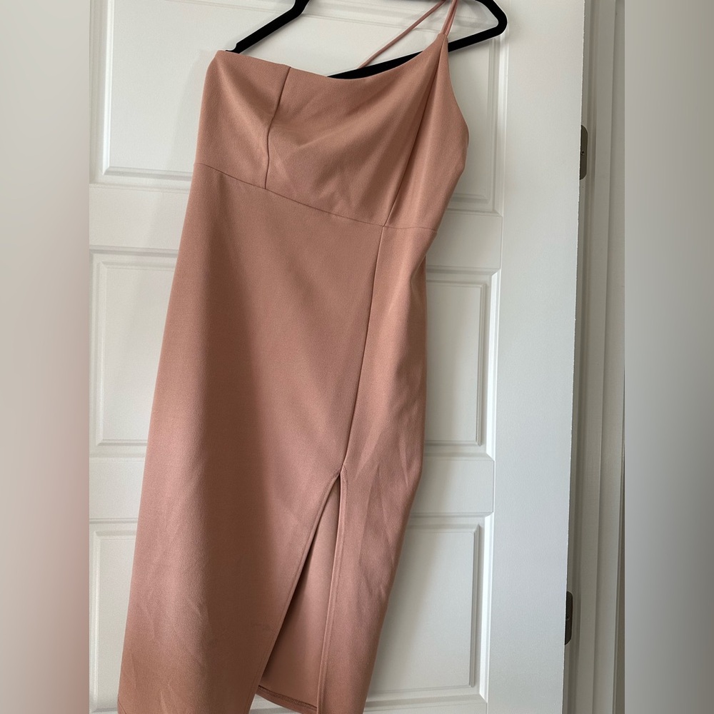 One-shoulder dress
